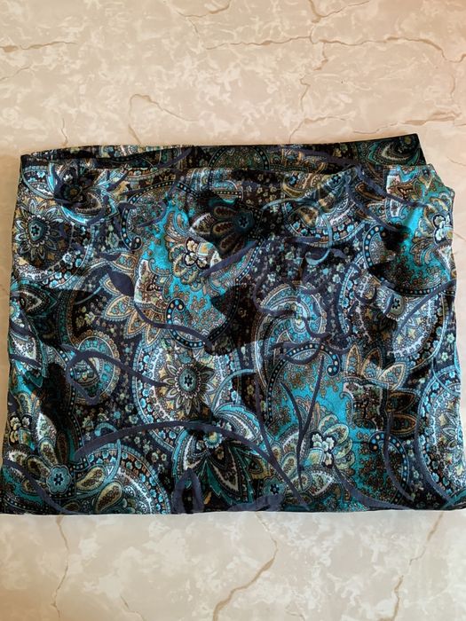 Отрезы ткани из бархата.