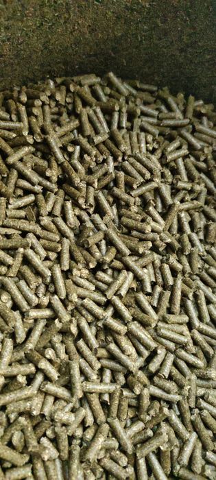 Vând granule /peleti  lucerna