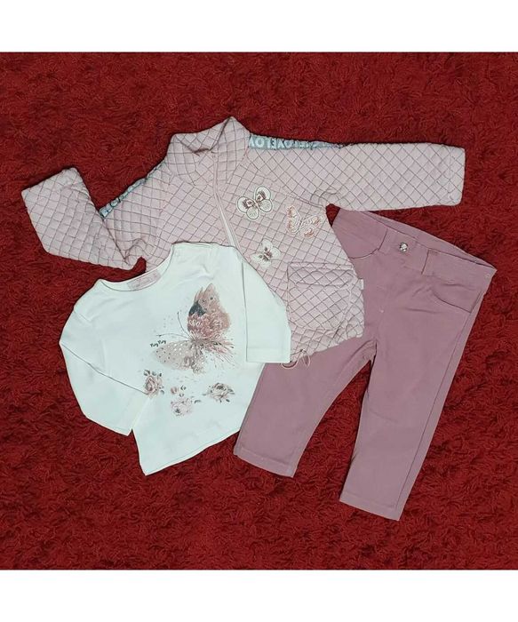 Set 3 piese , geaca roz pal, bluza maneca lunga si blugi
