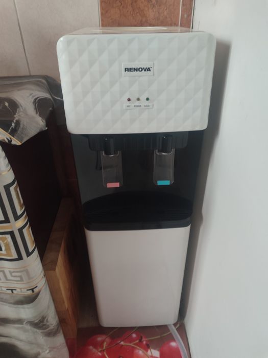 Диспенсер для воды.