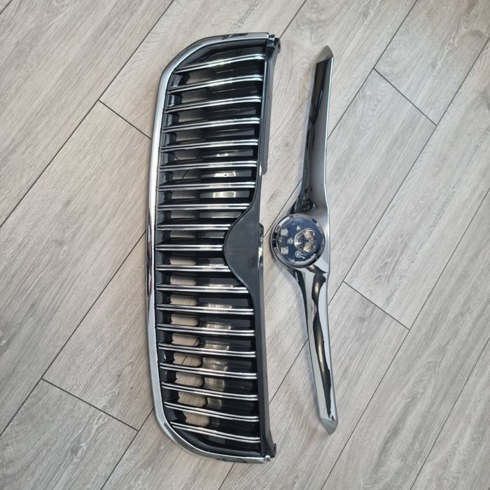 Grila cromata bara fata/ radiator / capota Skoda Superb 2 2008-2013