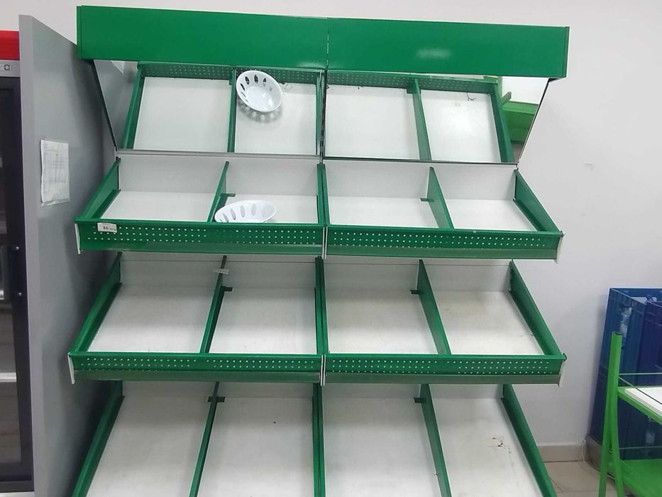 Vand rafturi si vitrine pentru magazin