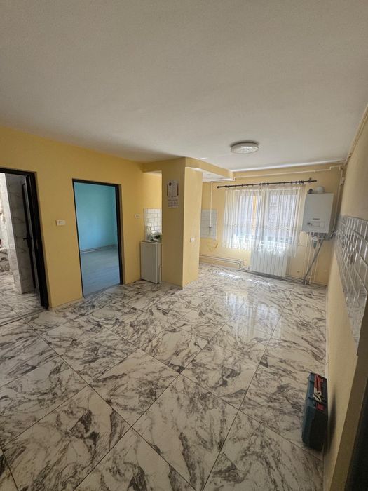 De vanzare apartament 2 camere ,53 mp, Bulevardul 1 Mai Parter