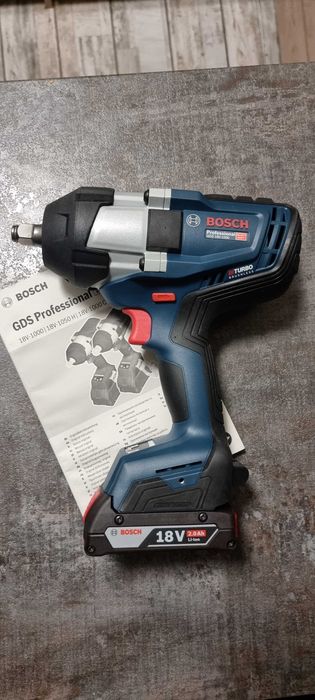 Акумулаторен Безчетков Ударен Гайковерт BOSCH PROFESSIONAL GDS 18V-1050 H 18 V, 1050.00 nm