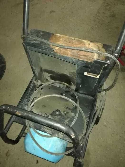 Електромотор със стойка на колела и управление