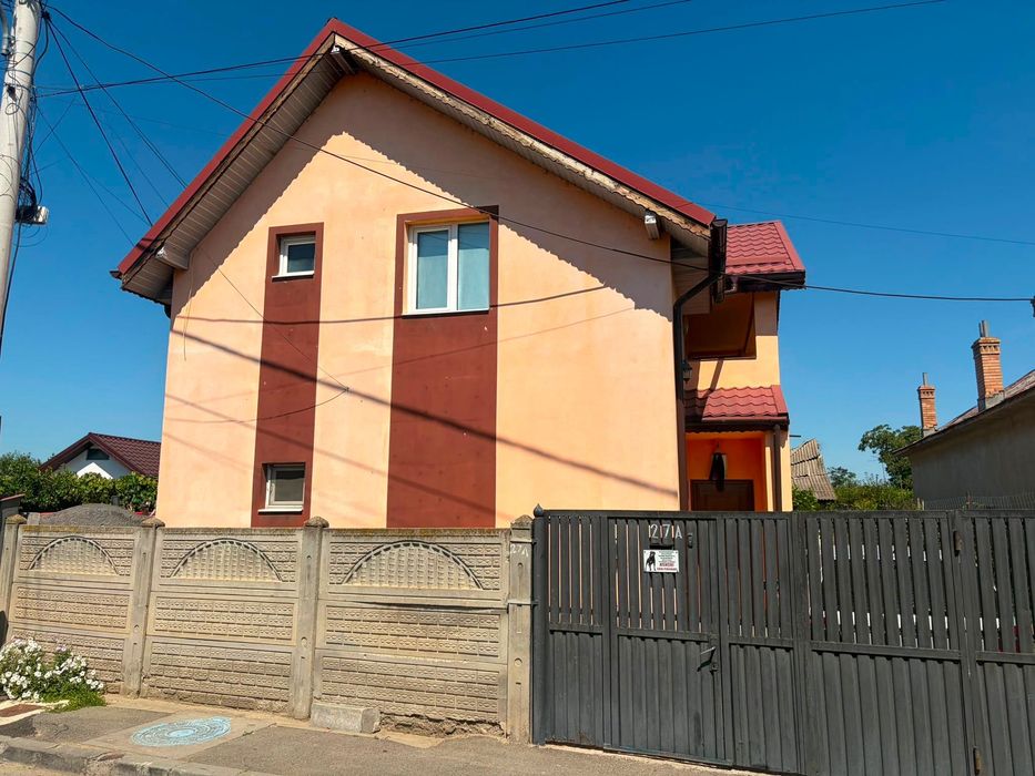 Vând casa În Bresti