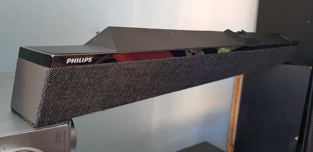 Soundbar Bowers & Wilkins pt monitor Philips 558M1RY