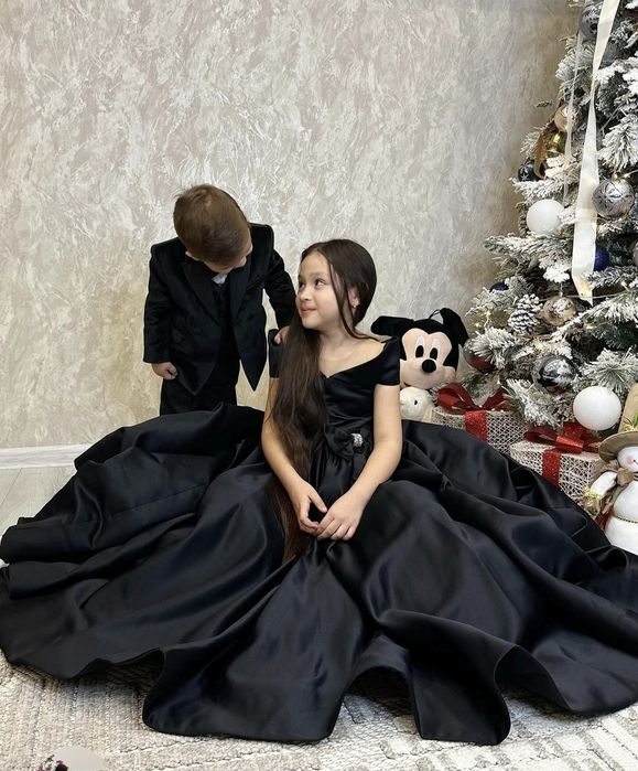 Продажа вечерних нарядов для девочек и мальчиков