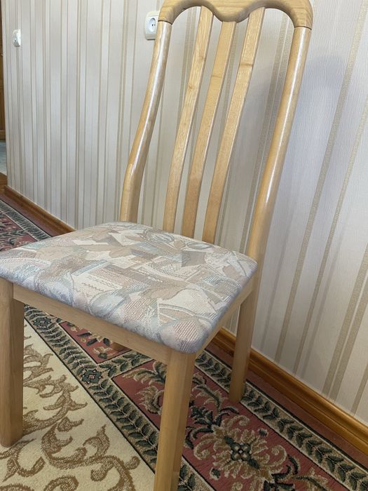 Стол со стульями