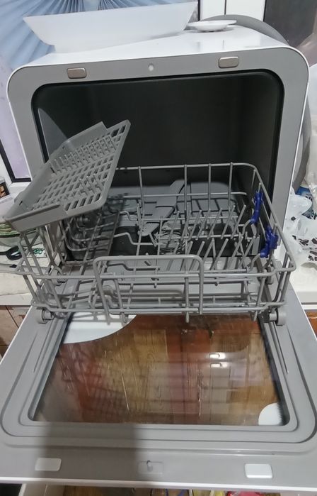 Компактная настольная посудомоечная машина