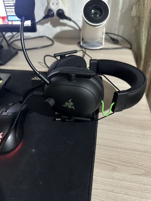 Продам наушники Razer