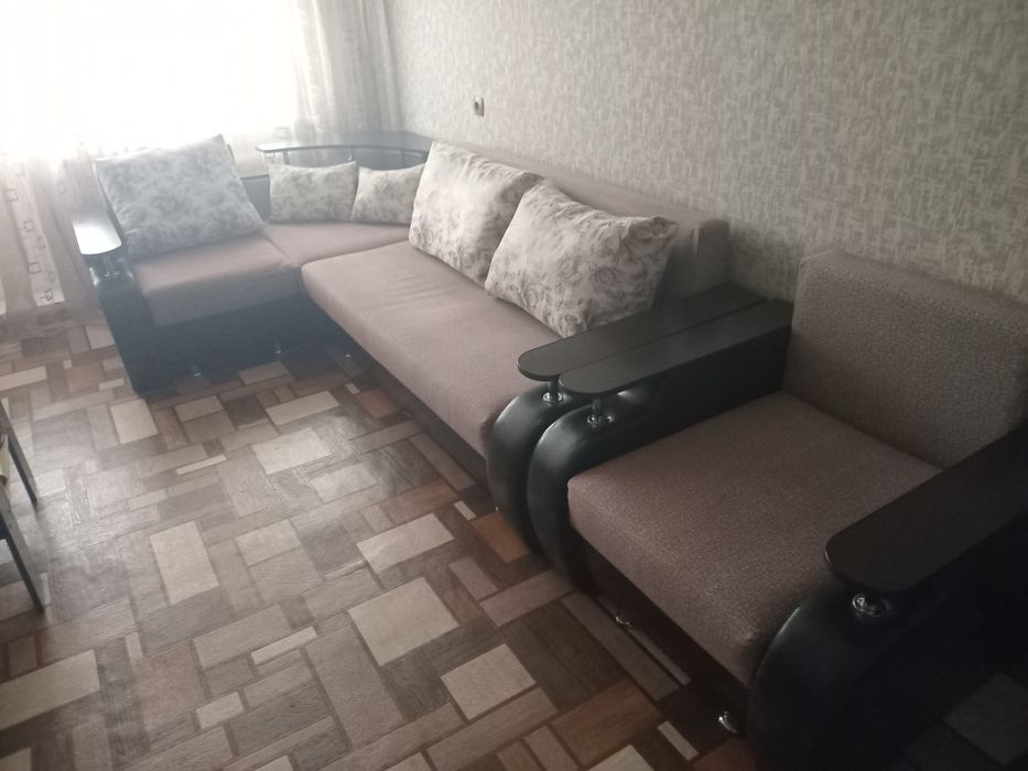 Продам угловой диван + кресло