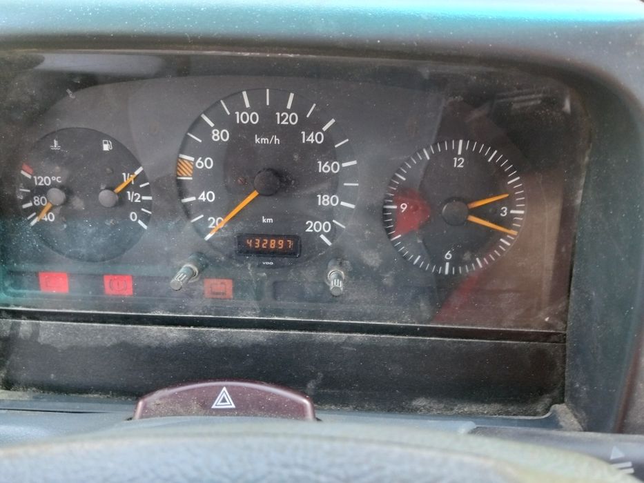 Mercedes sprinter model 208D