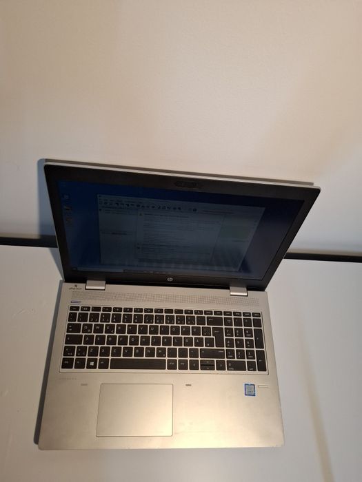 Laptop hp cu i5 generatia a 8 a