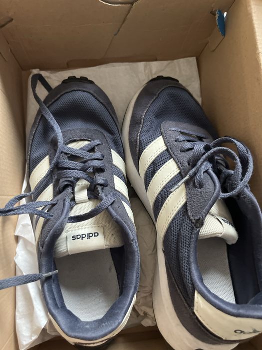 Срочно !Кроссовки Adidas, р. 36-37. Как новые!
