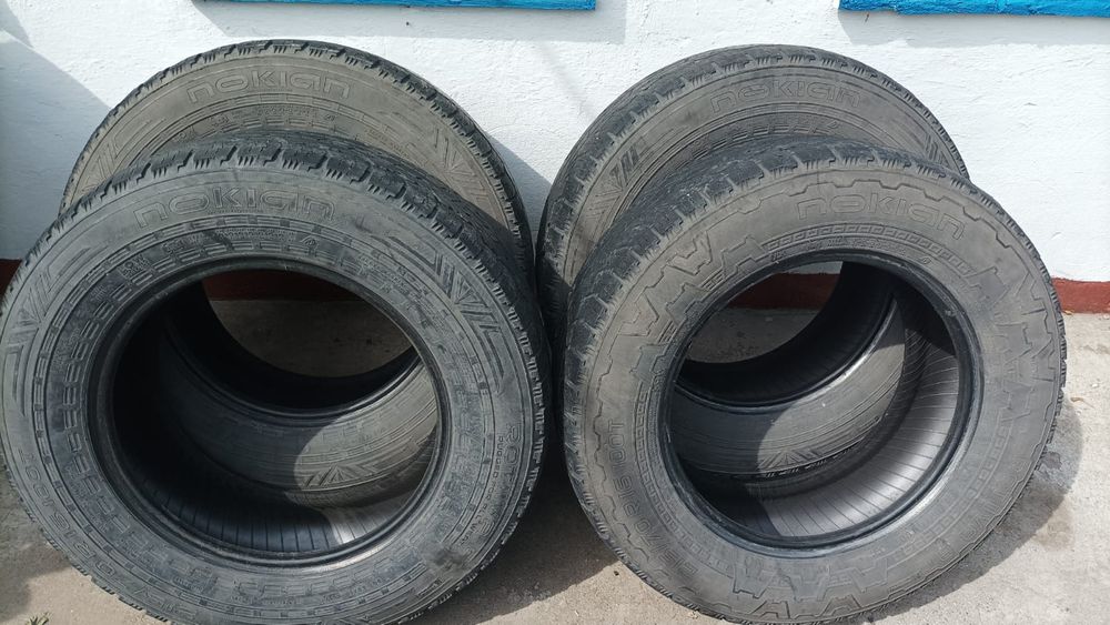 Продам шины б/у хорошего состояния