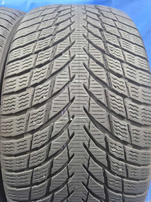 235/40/19 Nokian
