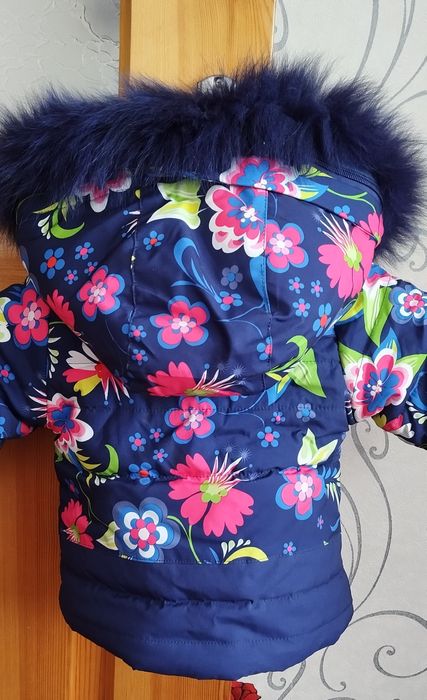 Продам зимнюю куртку на девочку