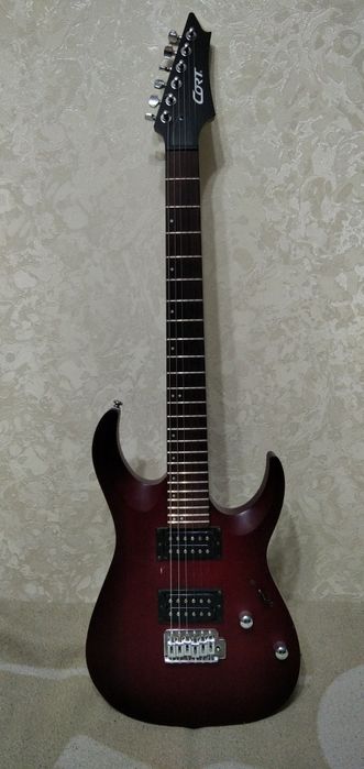 Электрогитара,чехол,кабель