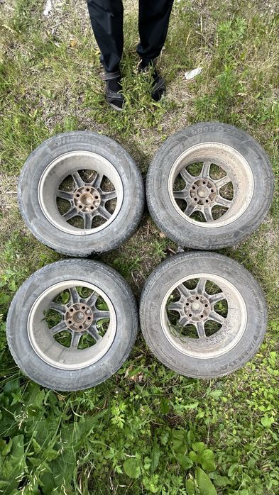 Продам резину на R16