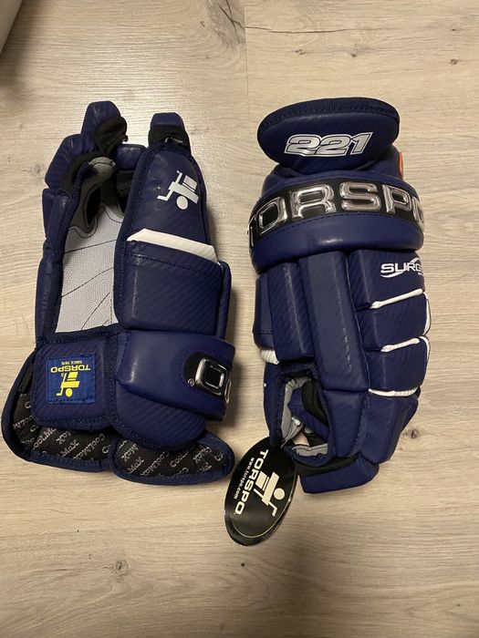 Перчатки хоккейные