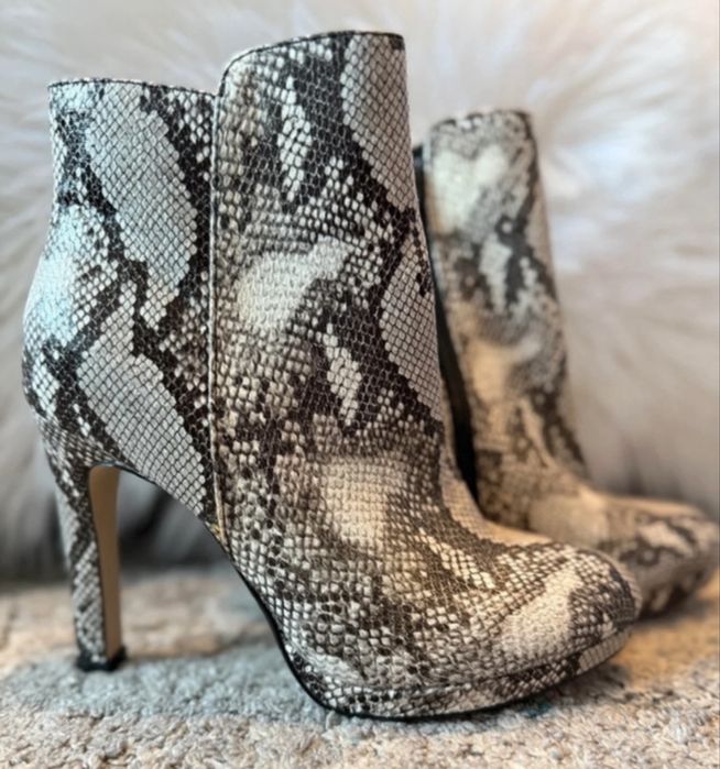 Botine cu toc.dama Buffalo