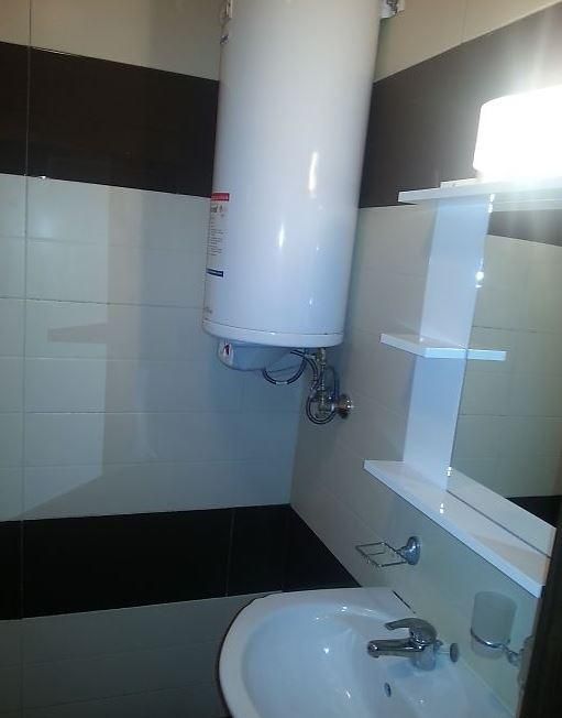 Дава се под наем Двустаен апартамент в Бургас, Възраждане - 74 кв.м за 408 € - Снимка #4