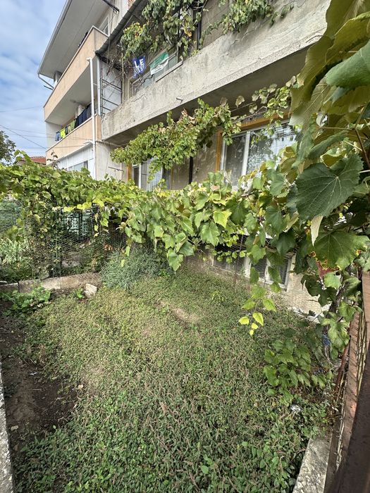 Дава се под наем Етаж от къща в Добрич, Дружба 1 - 196 кв.м за 126480 € - Снимка #1