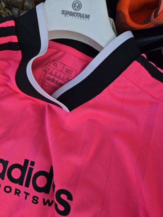 Adidas оригинална дамска тениска електриков розов цвят Л/Хл размер нов