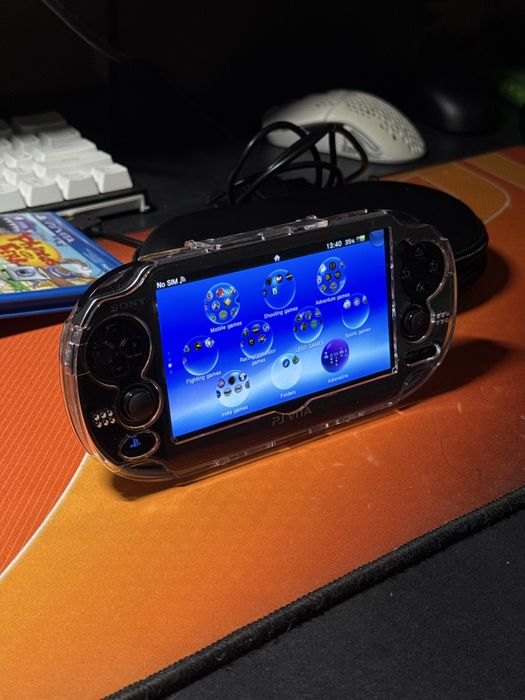 Ps Vita 1104 OLED 128GB, 7 игри, калъф, протектори, зарядно и адаптер за карта памет