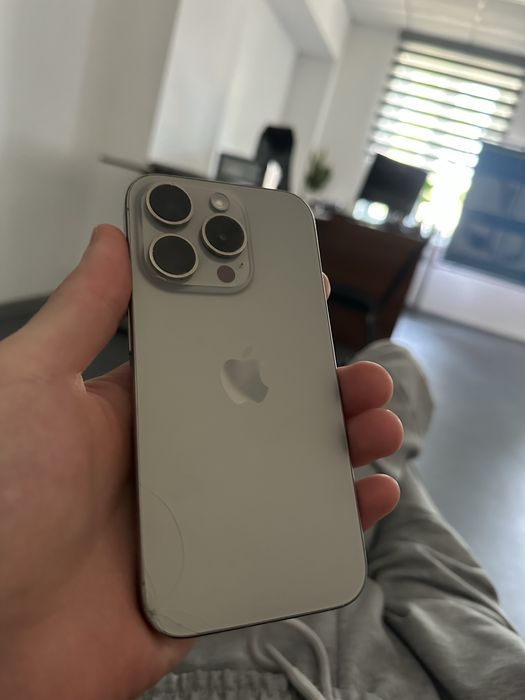 Iphone 15 pro (256gb)