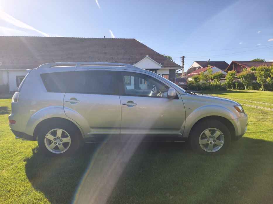 Mitsubishi Outlander 2.0 diesel mașina personală în stare foarte buna