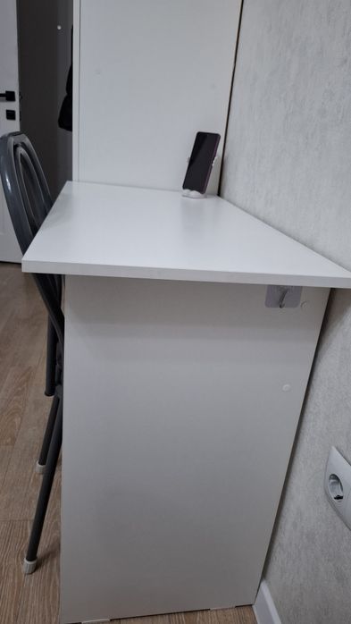 Продам стол  -10.000