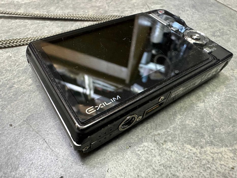 Фотоапарат Casio Exilim EX-S880 - 8 Megapixel, 3-Opt. Zoom