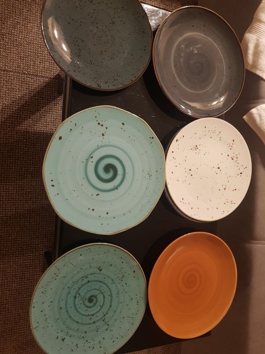 Порцеланови чиний и плата различни размери