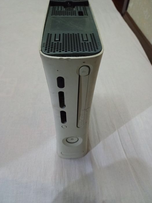 Продается X box 360 фатка,на запчасти