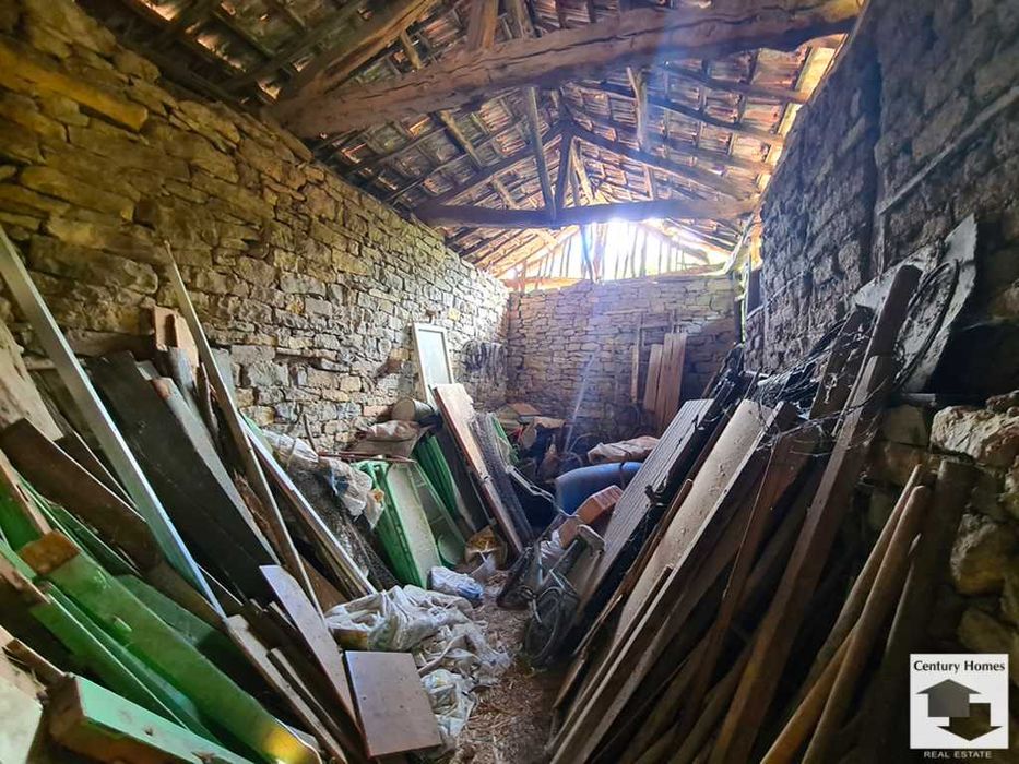 175094 Частично реновирана къща в с.Добромирка, 30 км. от В.Търново