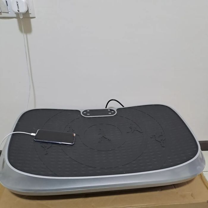 Vibro platforma ozdiradigan fitnes oparat