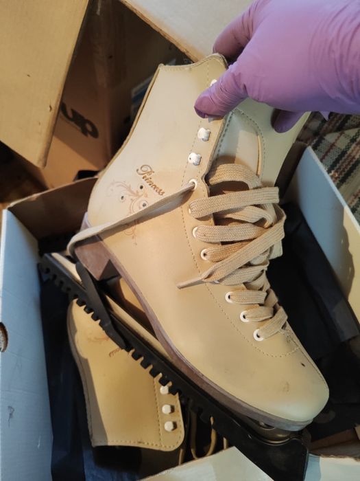 Коньки профиссиональные