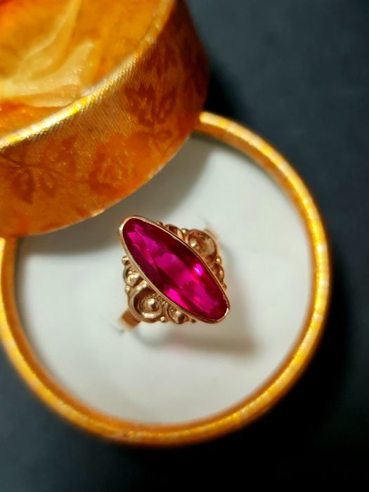 Золотое кольцо 583 пробы с рубином