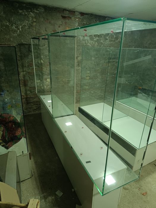 Продам витрины для магазина аксессуаров