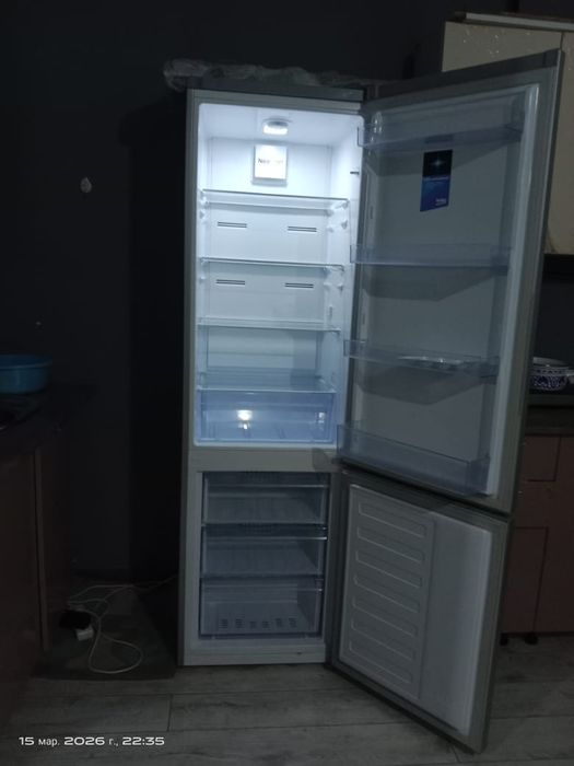 Продается двухкамерный холодильник