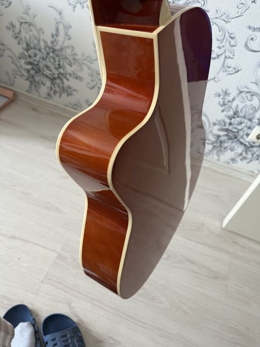 классикалық гитара （жұқа）тонкая классическая гитара