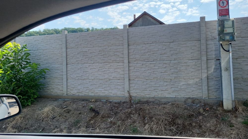 Gard din placi de beton prefabricate