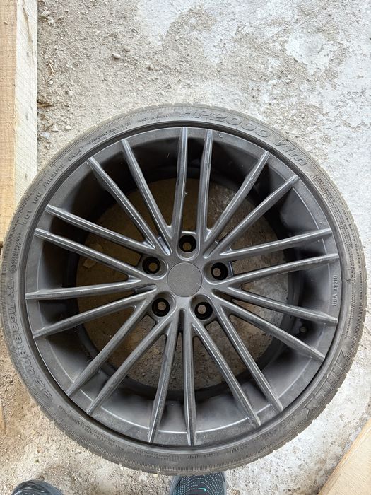 Jante cu anvelope bmw seria 1  doua sunt 225/40r18 si doua 215/40r18 , jantele sunt la fel