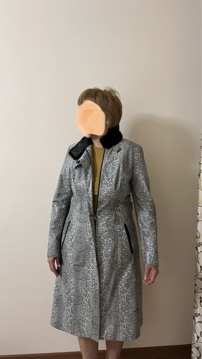 Женский кожаный плащ