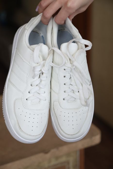 Белые кеды кроссовки