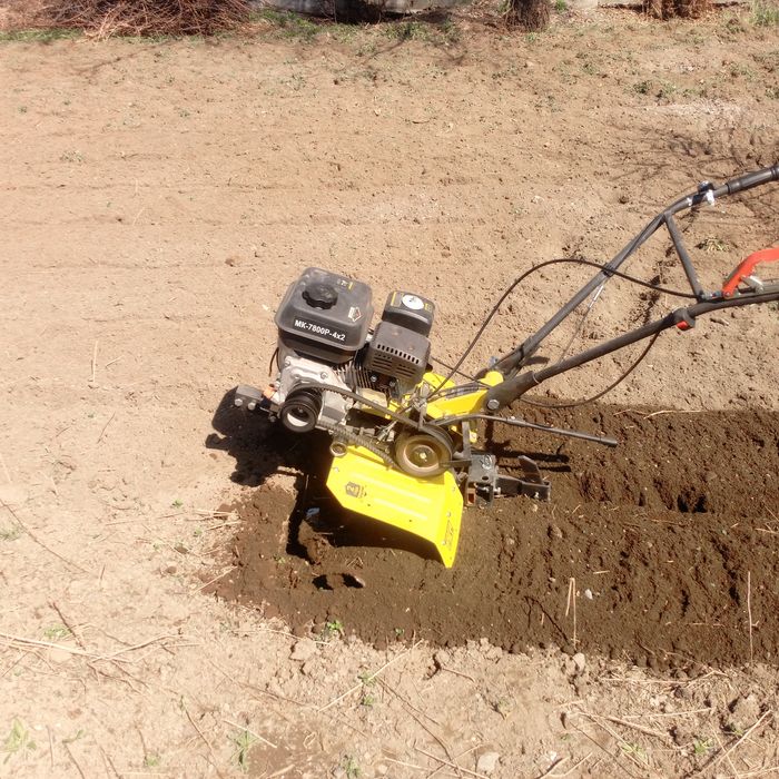 Вспашка огорода.