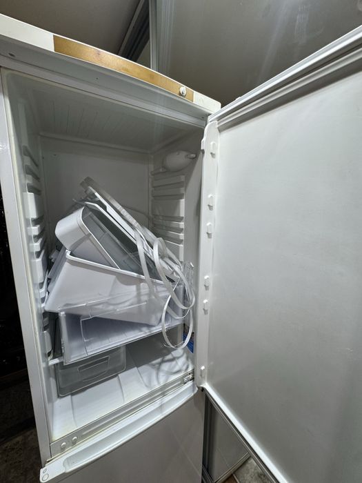 Indesit холодильник