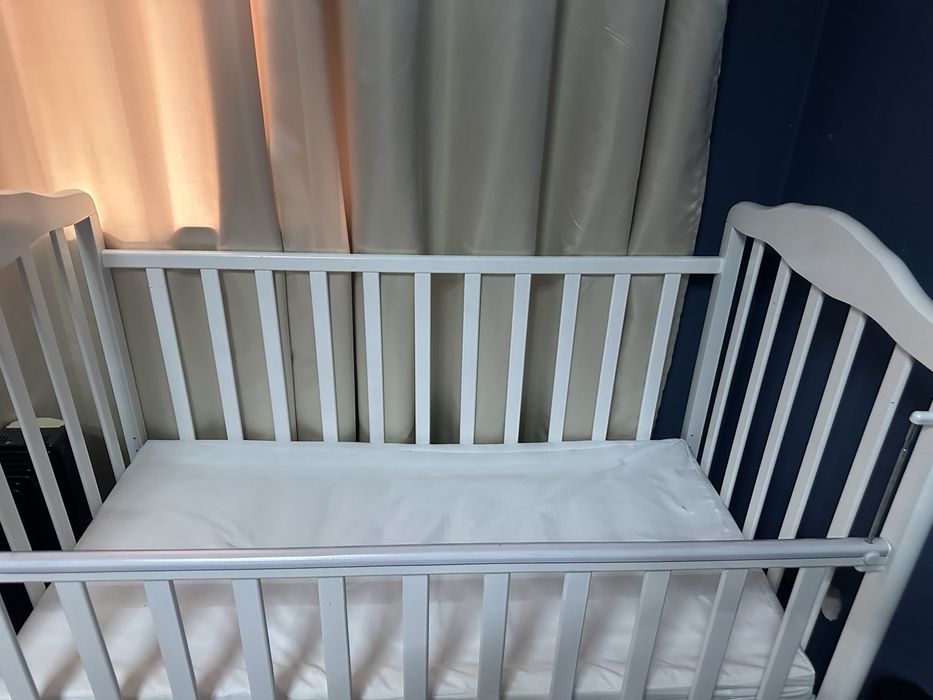 Продам срочно детский манеж с маятником